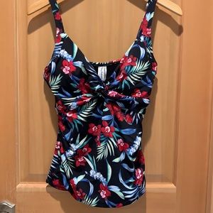 Tommy Bahama Underwire Tankini top in M